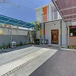 Oyo 3856 Tizta Suites Bali